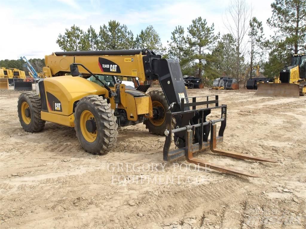 CAT TL943D Телескопічні навантажувачі