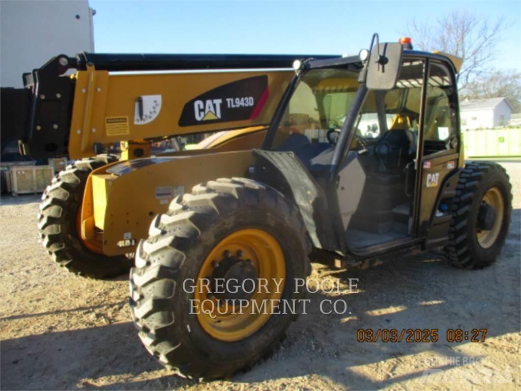 CAT TL943D Телескопічні навантажувачі