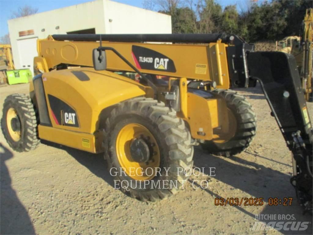 CAT TL943D Телескопічні навантажувачі