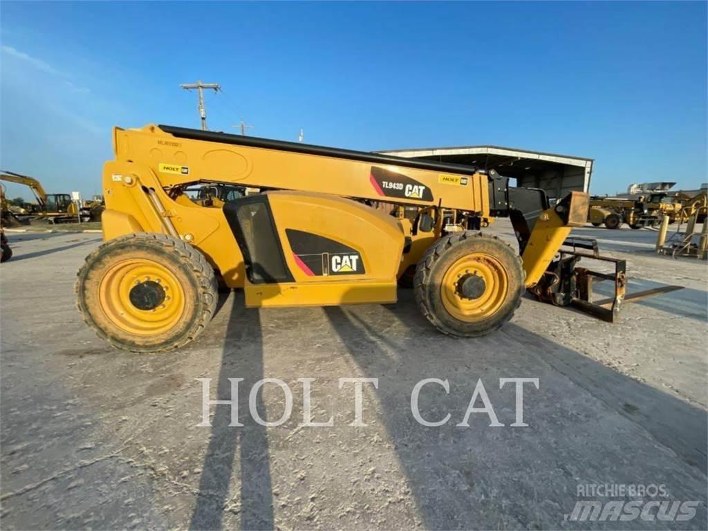 CAT TL943D Телескопічні навантажувачі