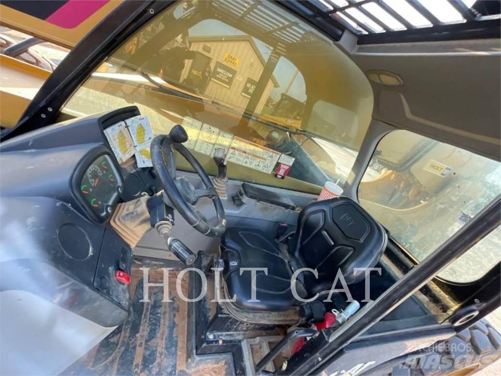 CAT TL943D Телескопічні навантажувачі