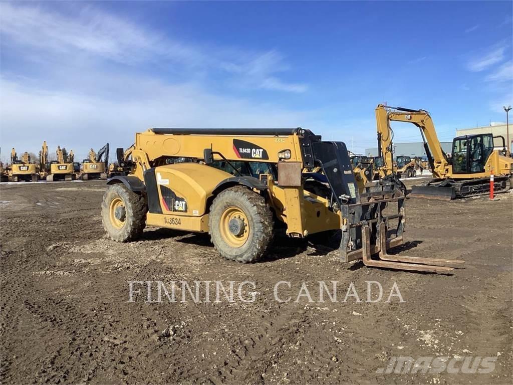 CAT TL943D Телескопічні навантажувачі