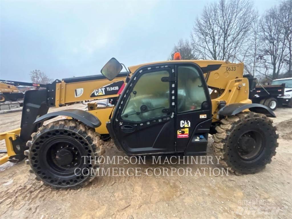 CAT TL943D Телескопічні навантажувачі