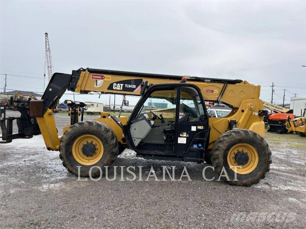 CAT TL943D Телескопічні навантажувачі