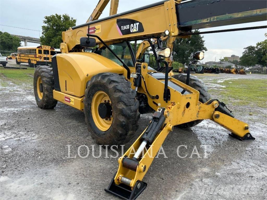 CAT TL943D Телескопічні навантажувачі