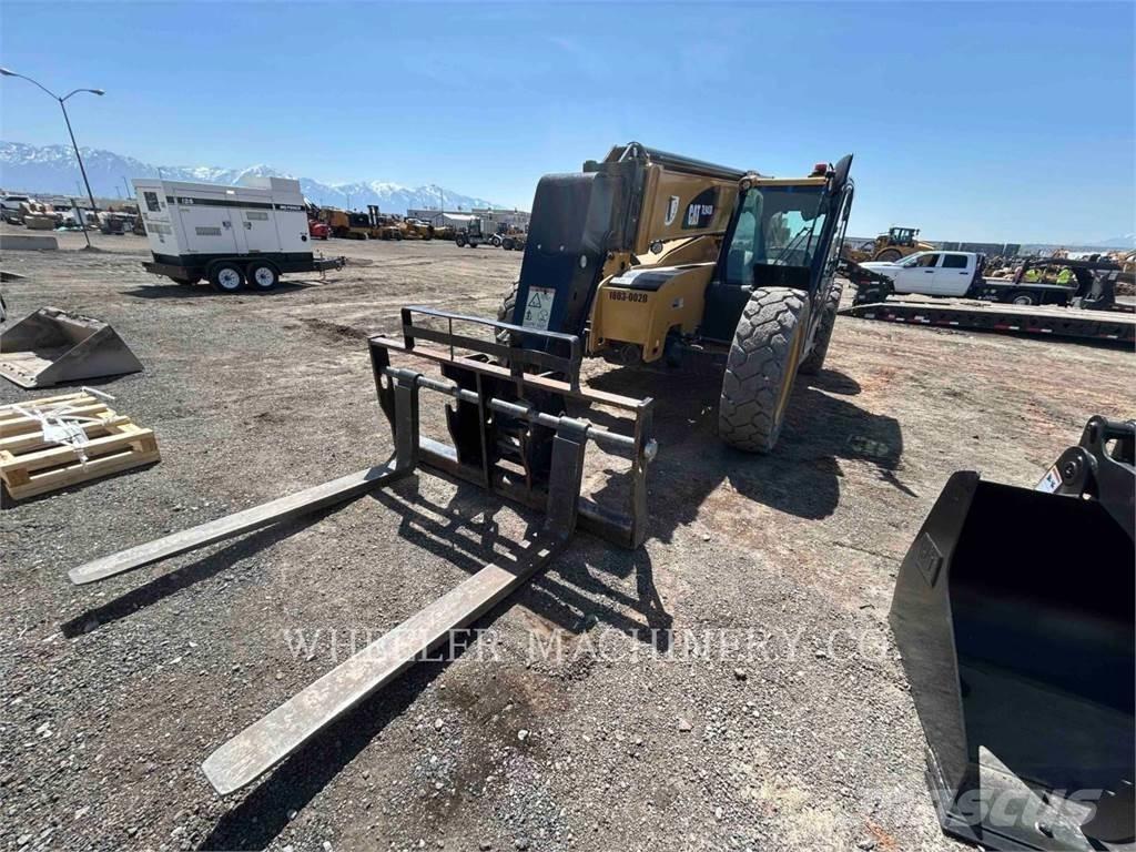 CAT TL943D CB Телескопічні навантажувачі