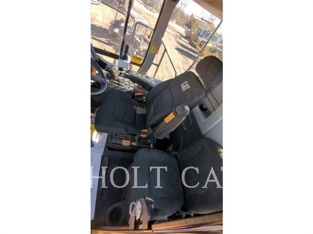 CAT W00 730 Вантажівки-цистерни