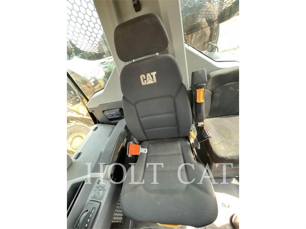 CAT W00 730 Вантажівки-цистерни