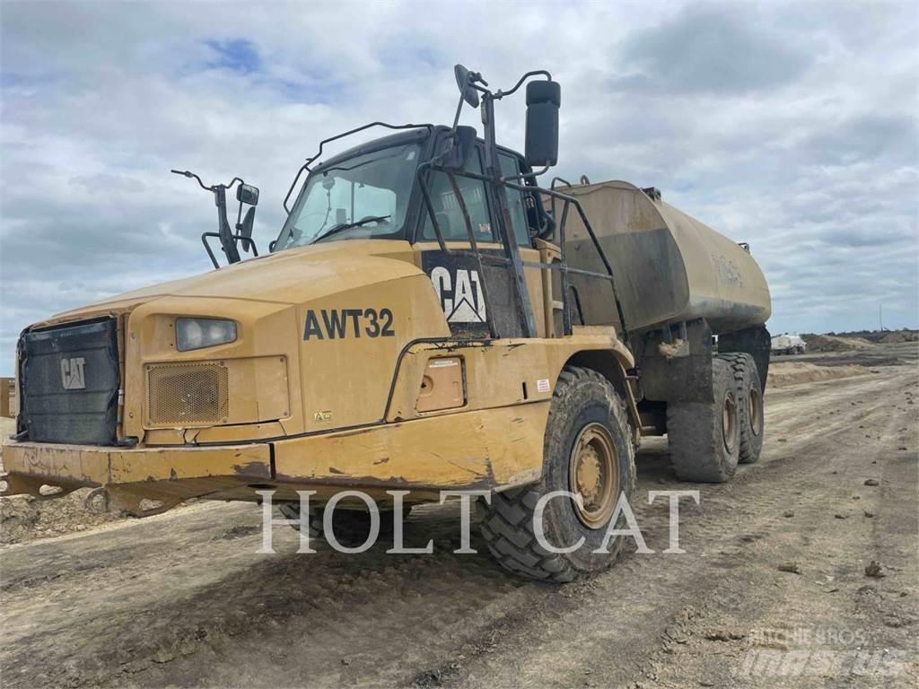 CAT W00 730C Зчленовані самоскиди