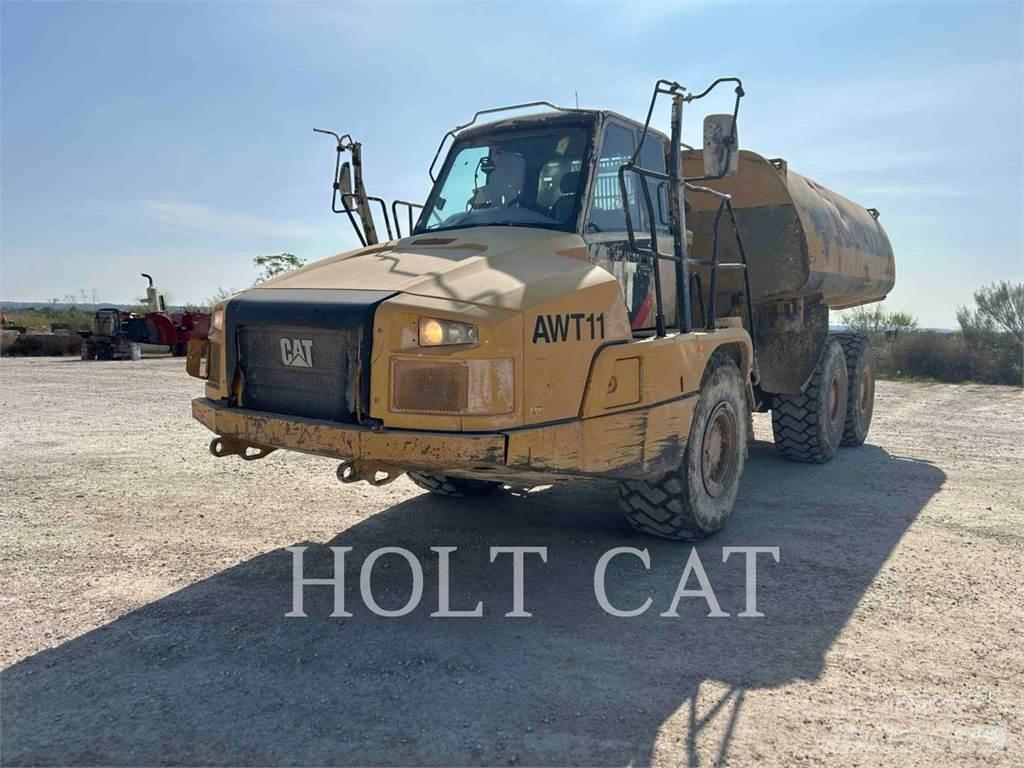 CAT W00 730C Зчленовані самоскиди