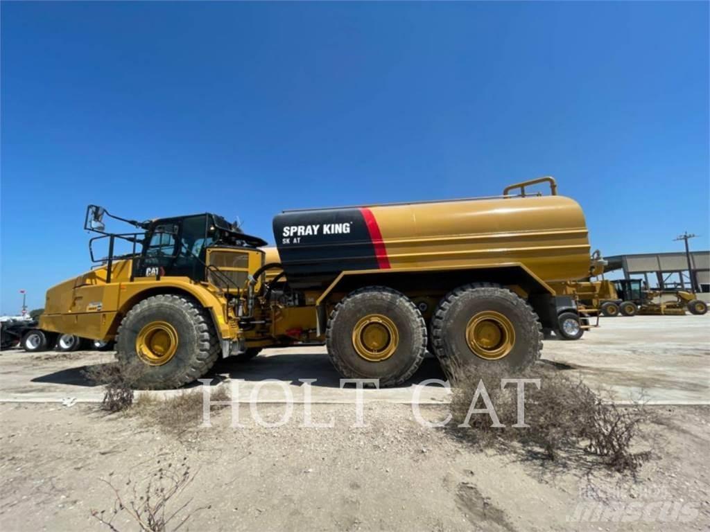 CAT W00 740 Вантажівки-цистерни