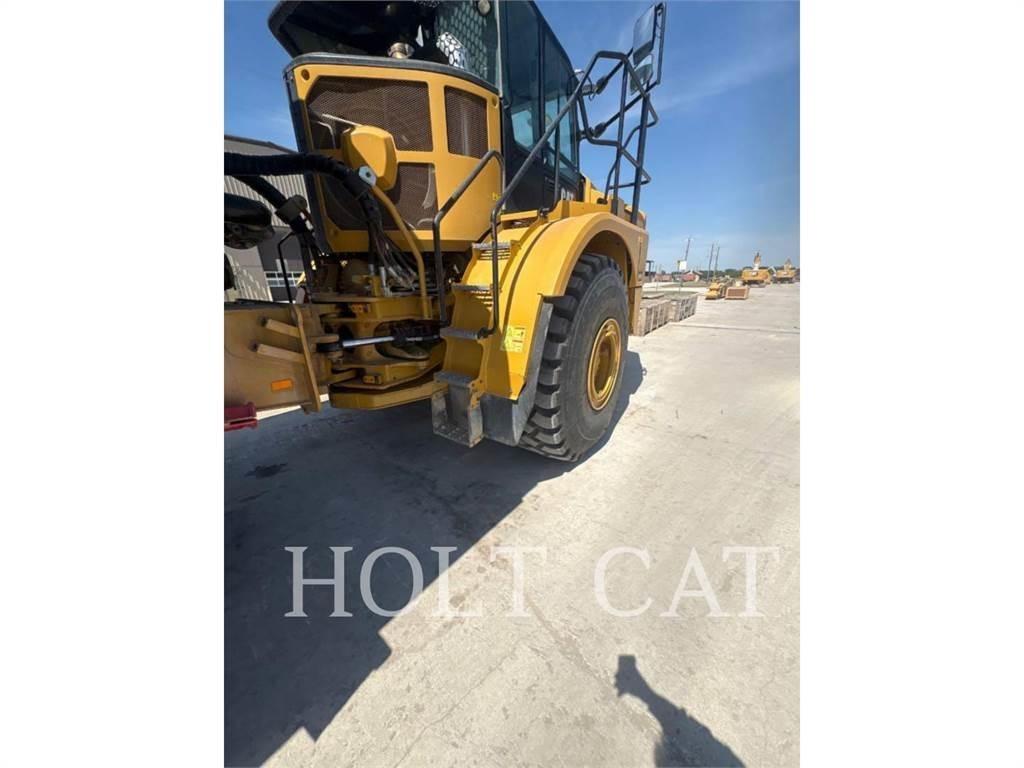 CAT W00 740GC Вантажівки-цистерни