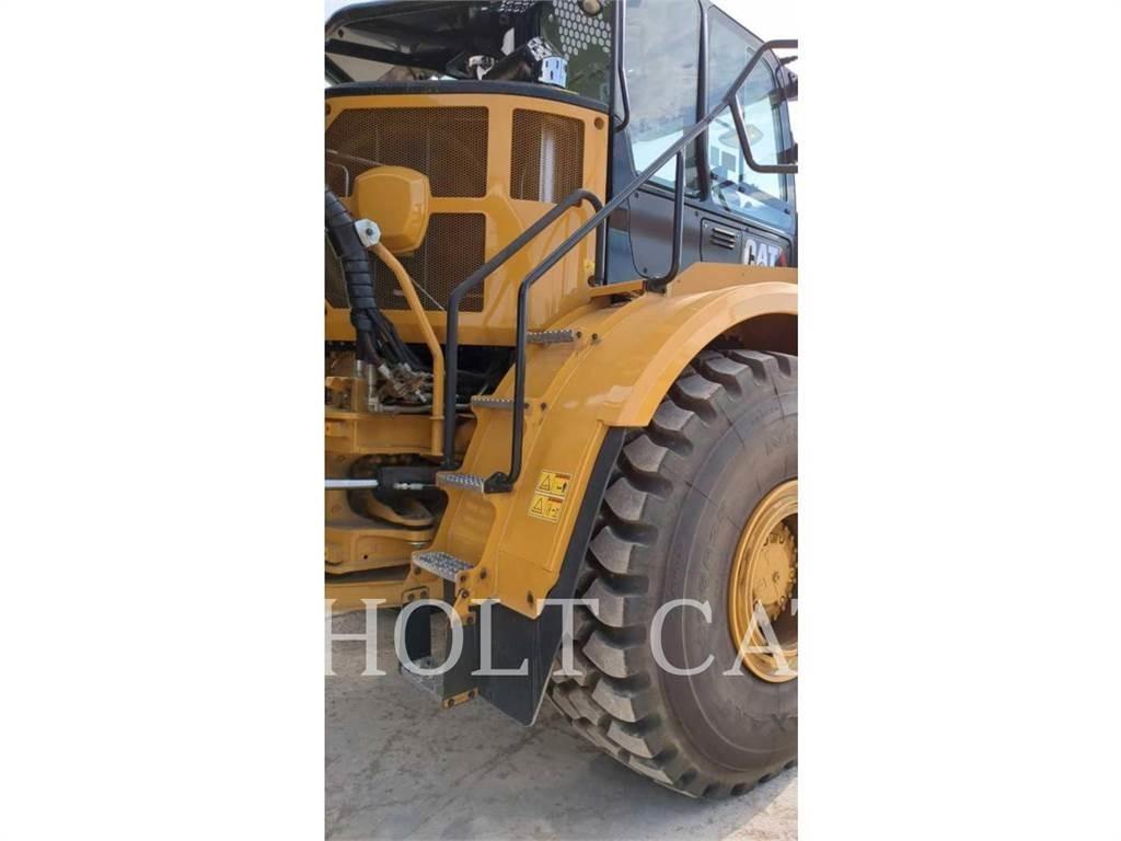CAT W00 740GC Вантажівки-цистерни