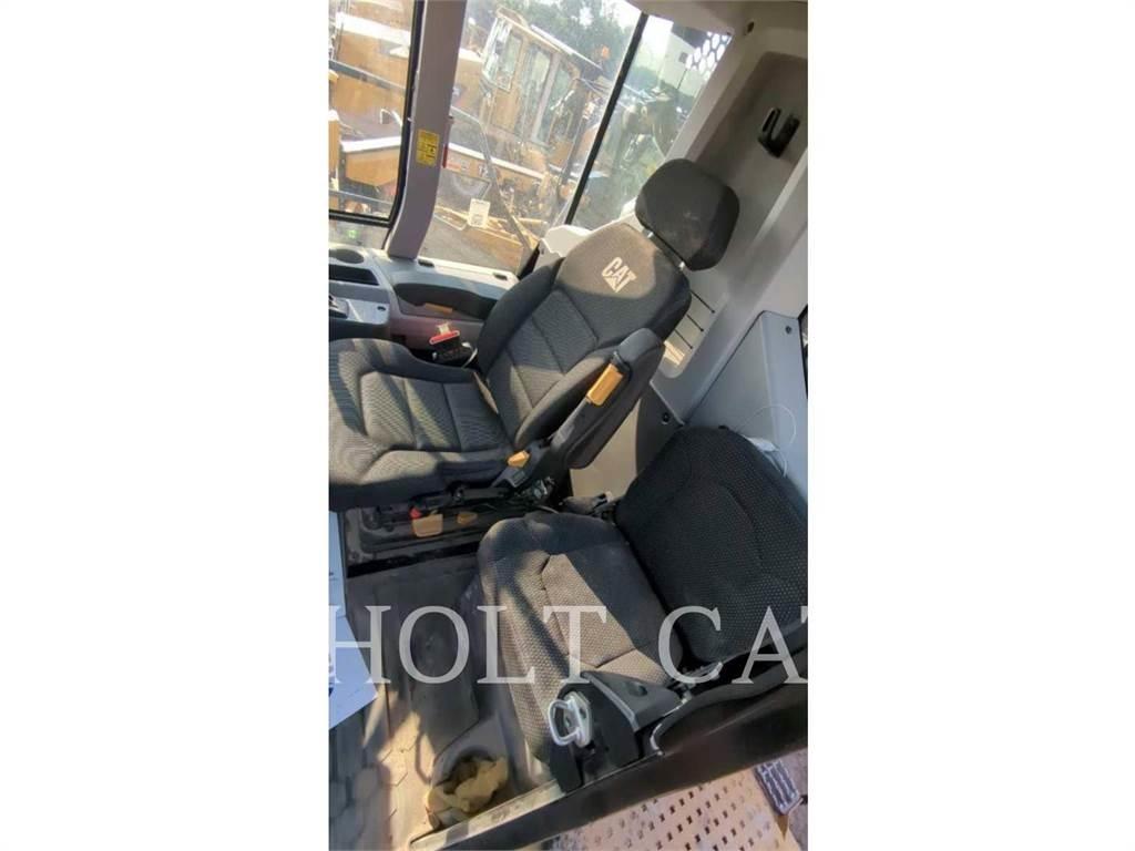 CAT W00 740GC Вантажівки-цистерни