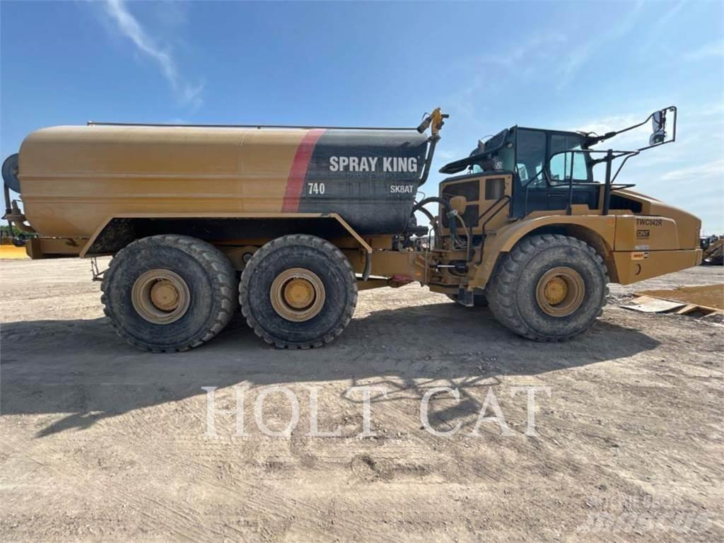 CAT W00 740GC Вантажівки-цистерни