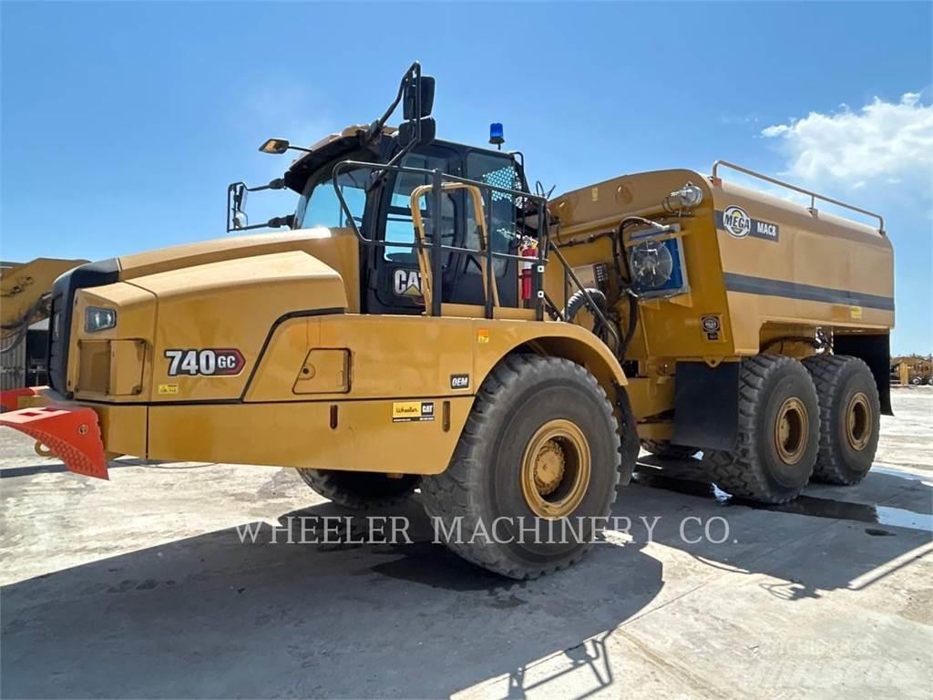 CAT WT 740 GC Вантажівки-цистерни