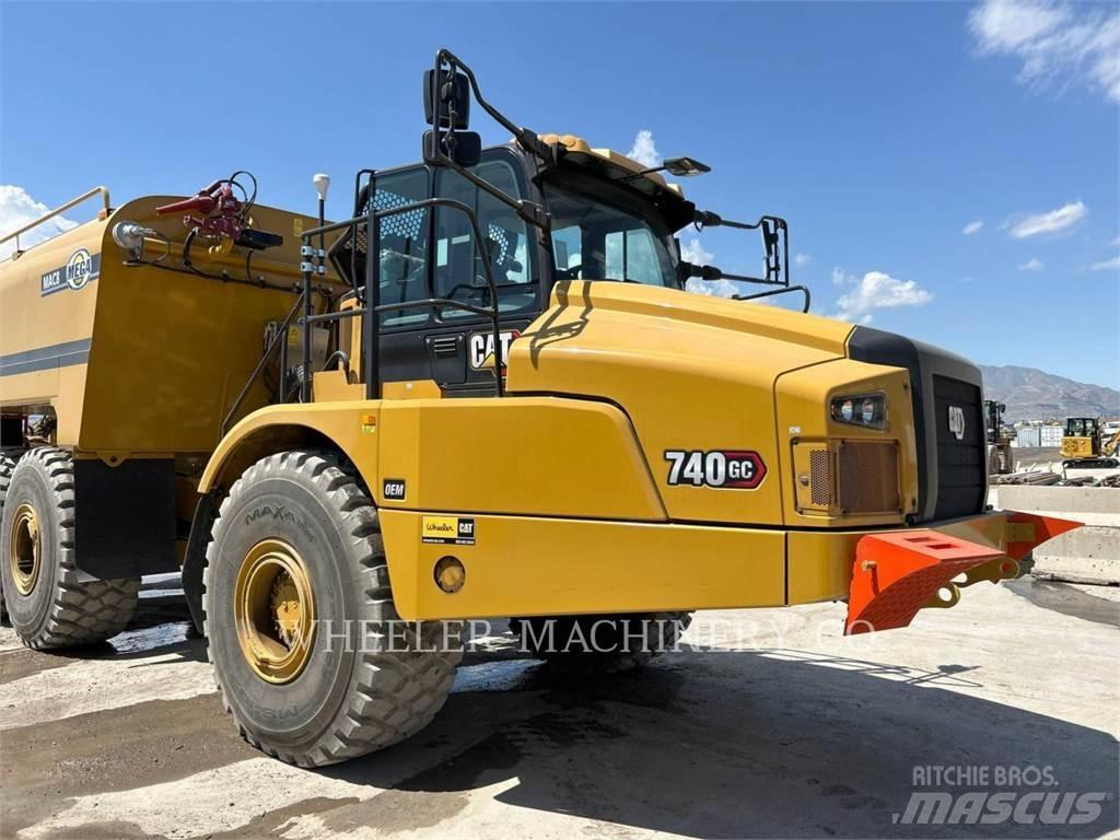 CAT WT 740 GC Вантажівки-цистерни
