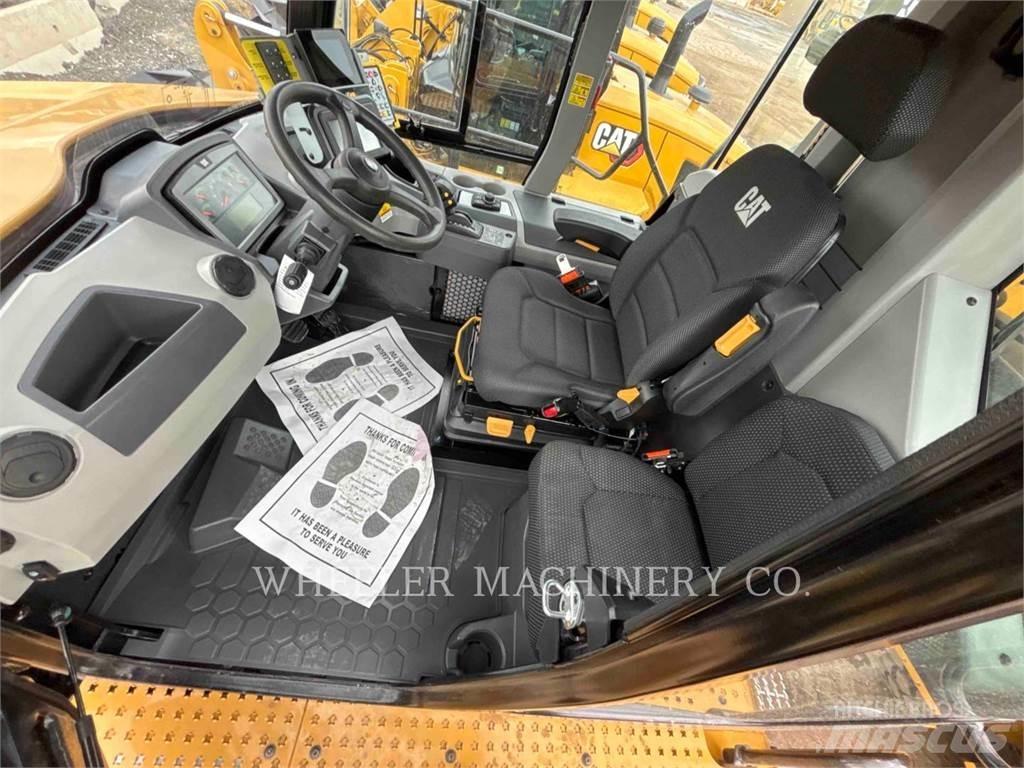 CAT WT 740 GC Вантажівки-цистерни