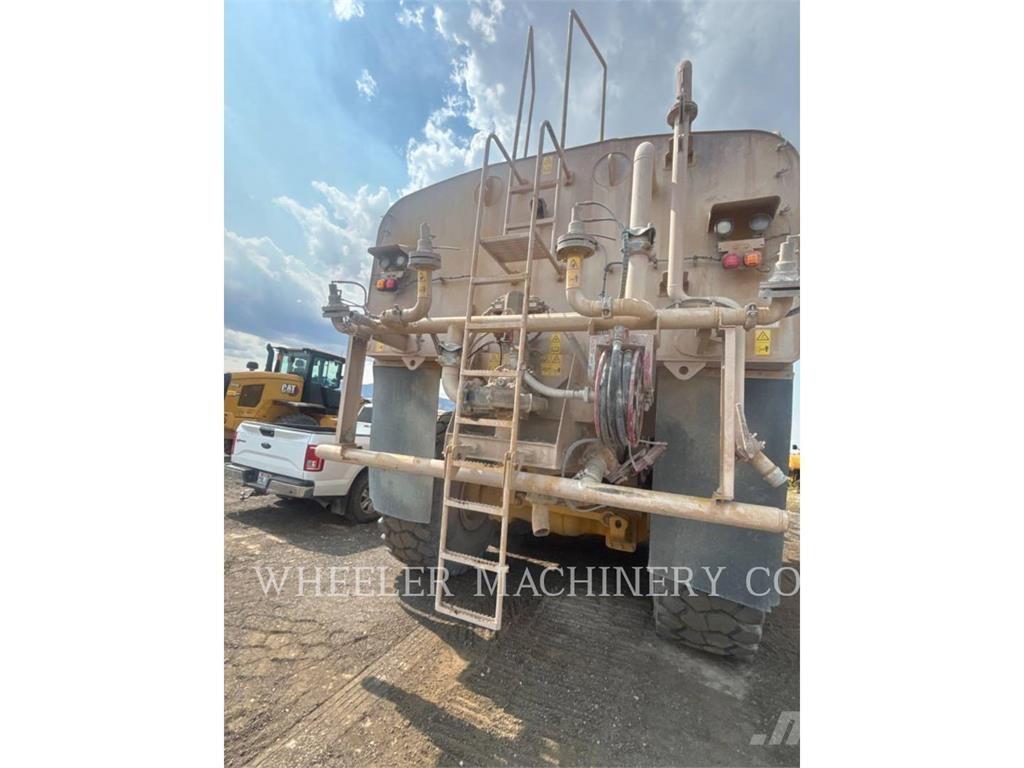 CAT WT 740 GC Вантажівки-цистерни