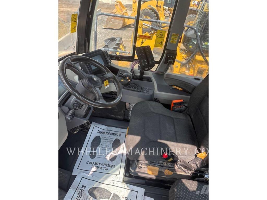 CAT WT 740 GC Вантажівки-цистерни