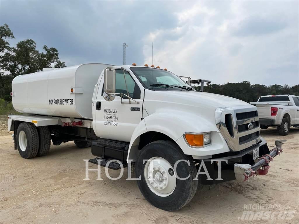 Ford F750 Вантажівки-цистерни
