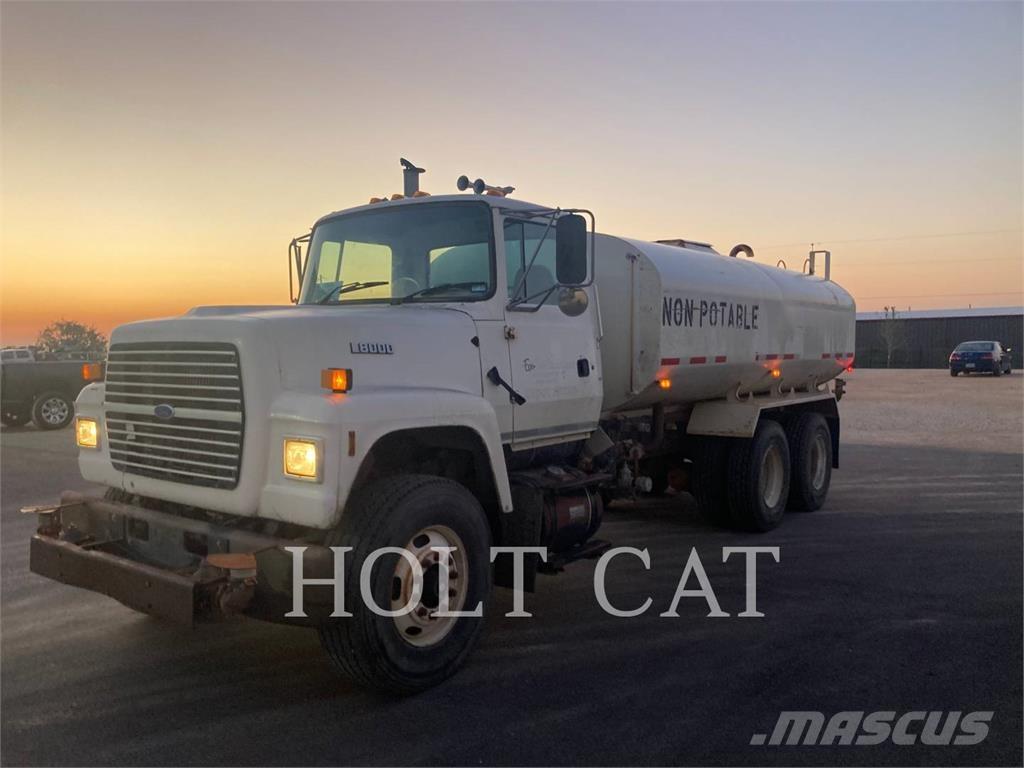 Ford L8000 Вантажівки-цистерни