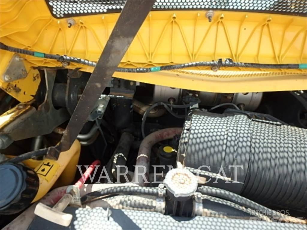 Ford / New Holland L220 Міні-навантажувачі