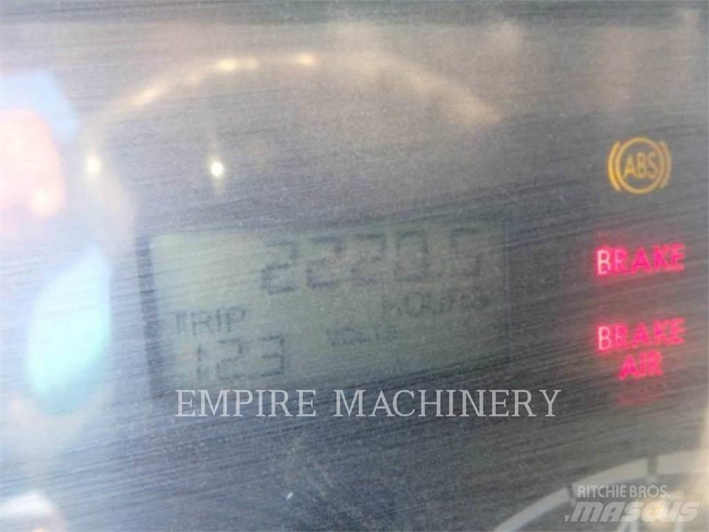 Freightliner 2K WT Вантажівки-цистерни