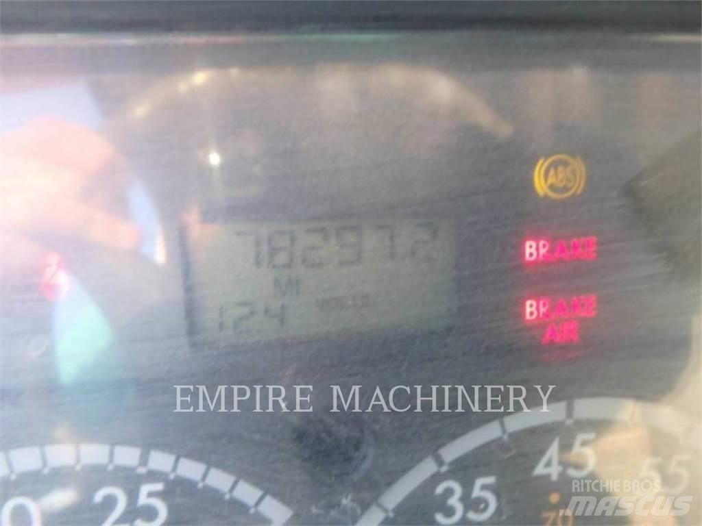 Freightliner 2K WT Вантажівки-цистерни