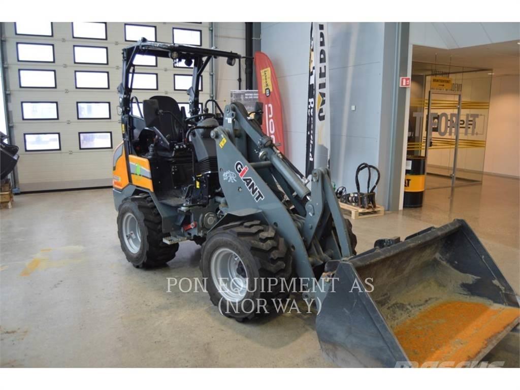 Giant G2200 E Фронтальні навантажувачі