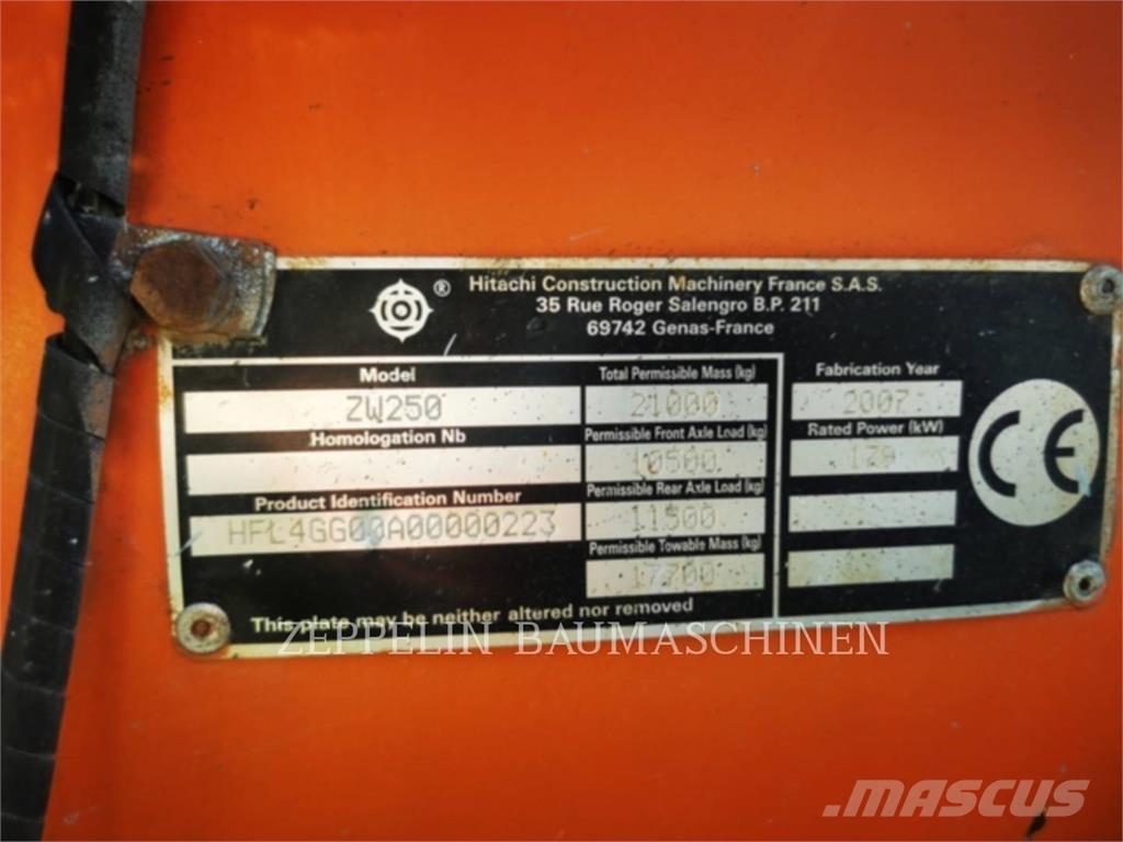 Hitachi ZW250 Фронтальні навантажувачі