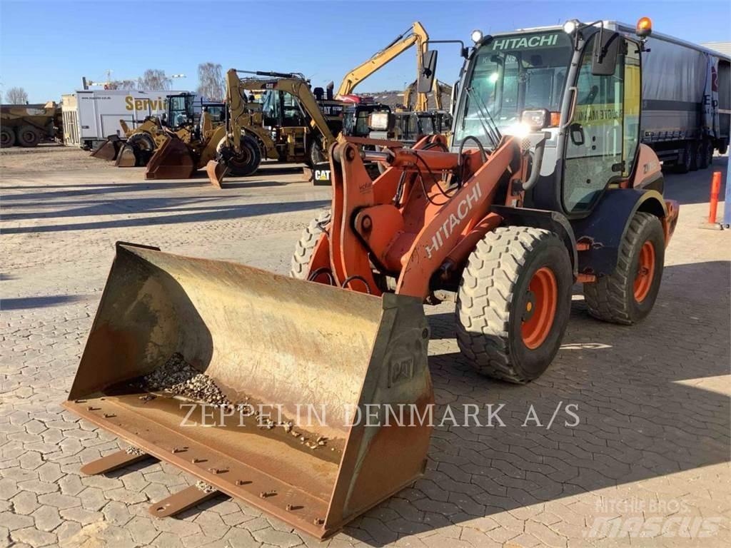 Hitachi ZW95 Фронтальні навантажувачі