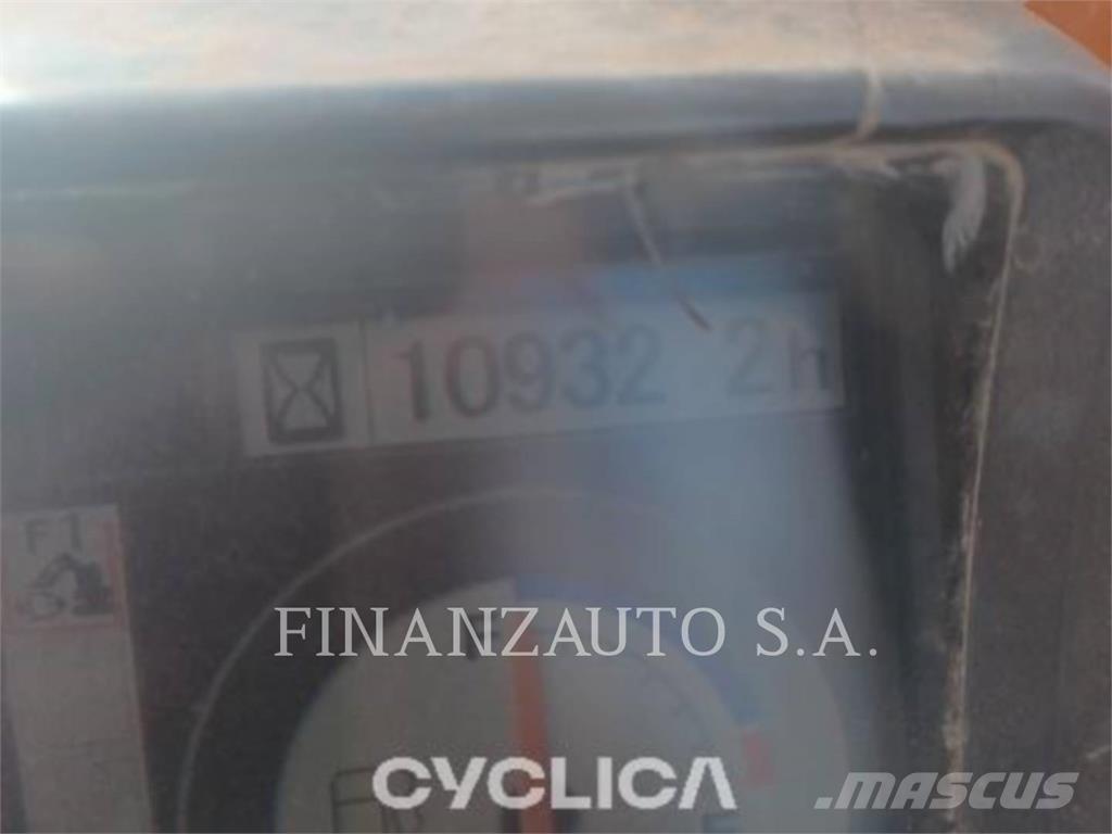Hitachi ZX210 Гусеничні екскаватори