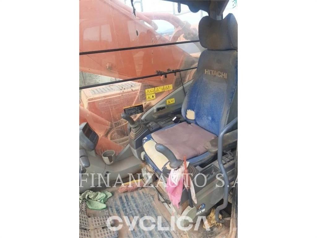 Hitachi ZX670 Гусеничні екскаватори