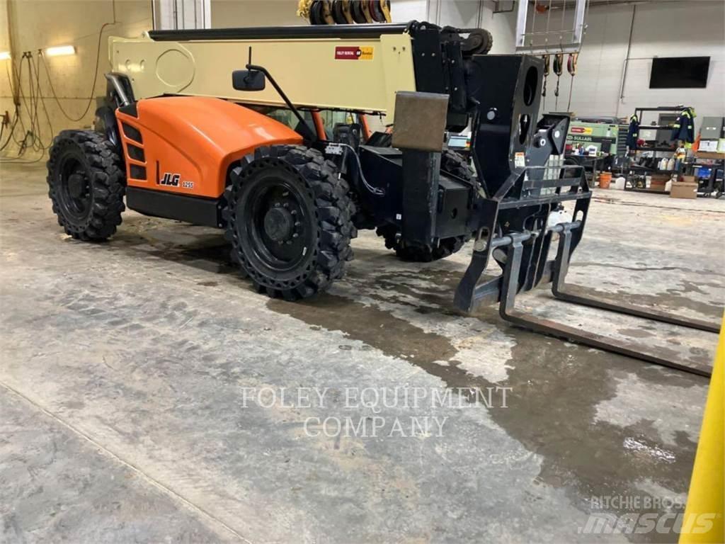JLG 1255C Телескопічні навантажувачі