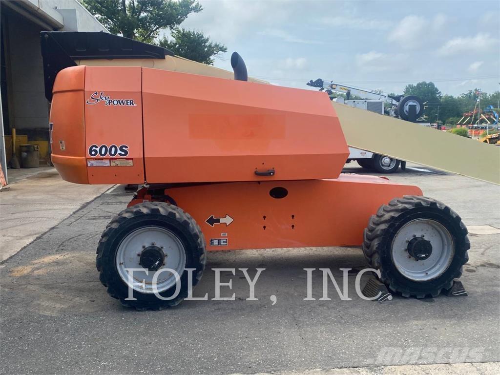 JLG 600S Колінчаті підйомники