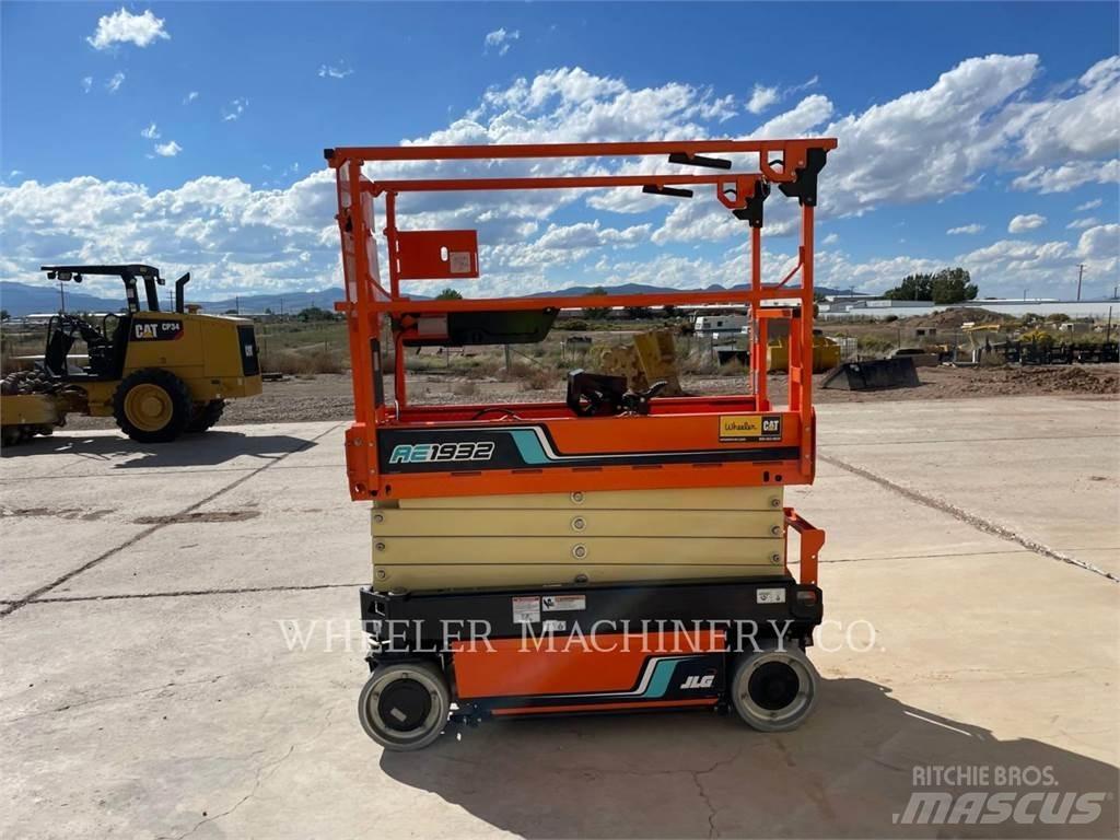 JLG AE1932 Підйомники-ножиці