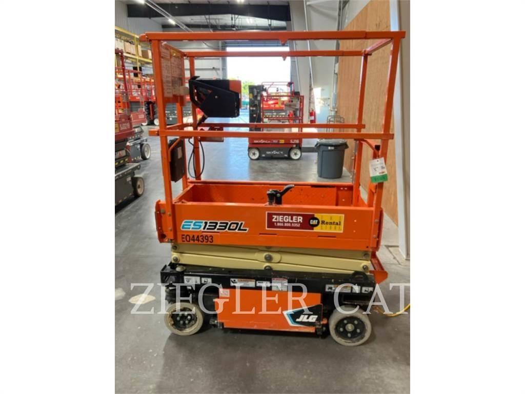 JLG ES1330L Підйомники-ножиці