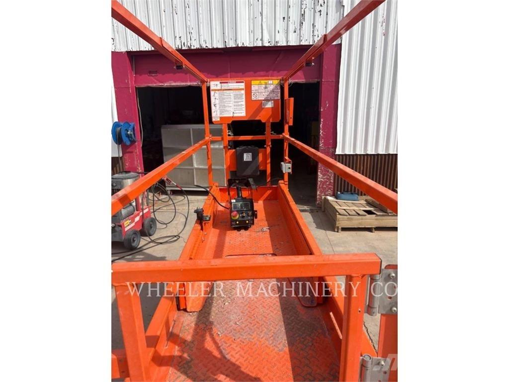 JLG ES2632 Підйомники-ножиці