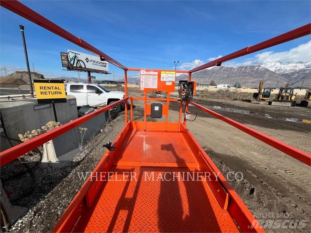 JLG ES2646 Підйомники-ножиці