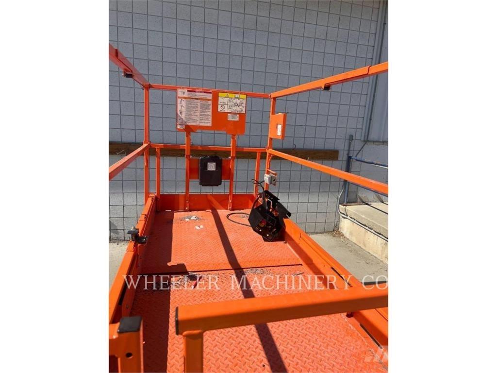 JLG ES2646 Підйомники-ножиці
