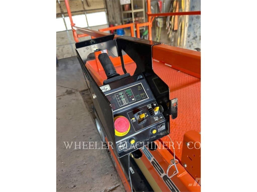 JLG ES2646 Підйомники-ножиці
