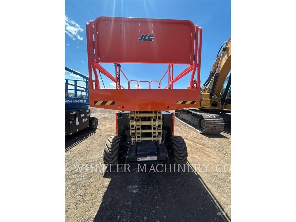 JLG RT3369 Підйомники-ножиці