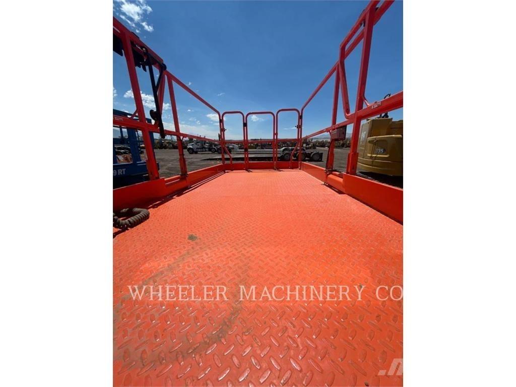 JLG RT3369 Підйомники-ножиці