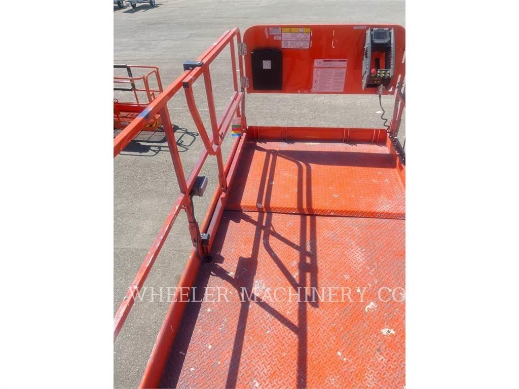 JLG RT4769 Підйомники-ножиці