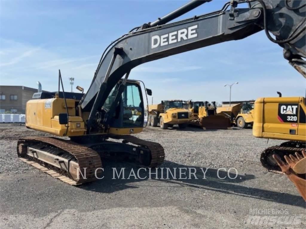 John Deere 210G Гусеничні екскаватори