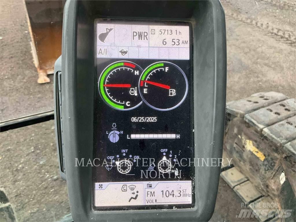 John Deere 210G Гусеничні екскаватори
