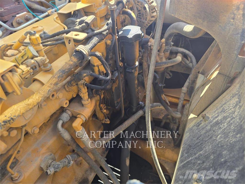 John Deere 210G Гусеничні екскаватори