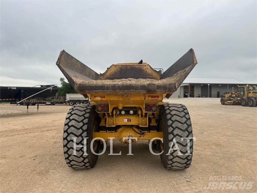 John Deere 250D Зчленовані самоскиди