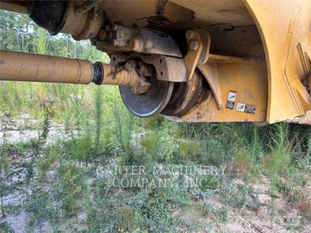 John Deere 300D Зчленовані самоскиди